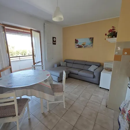 R 42 Con Terrazzo E Posto Auto Numana