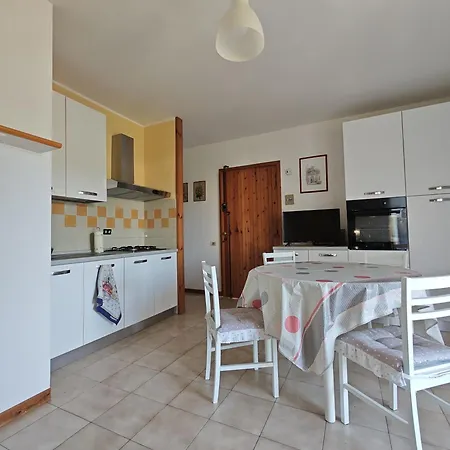 R 42 Con Terrazzo E Posto Auto * Numana