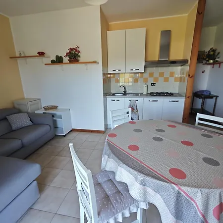 R 42 Con Terrazzo E Posto Auto * Numana