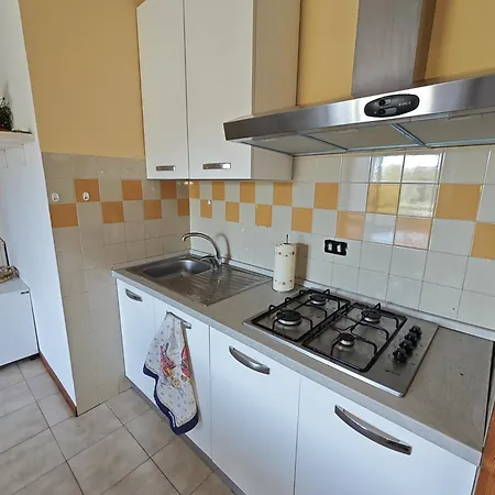 R 42 Con Terrazzo E Posto Auto * Numana