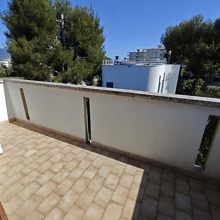 R 42 Con Terrazzo E Posto Auto * Numana